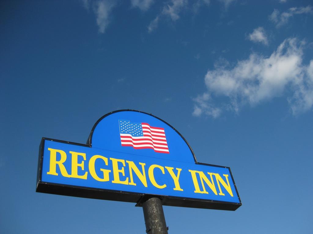 Regency Inn Of Нэпервилл Экстерьер фото