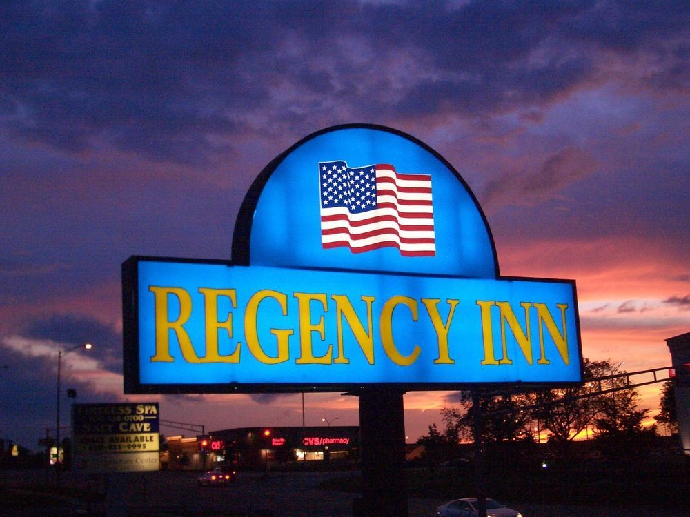 Regency Inn Of Нэпервилл Экстерьер фото